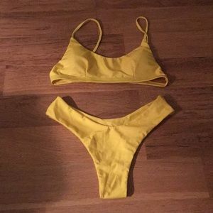 Super cute yellow kini!